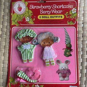 VINTAGE STRAWBERRY SHORTCAKE NEW BERRY WEAR SET 2 DOLL OUTFITS KENNER 1981 NOC